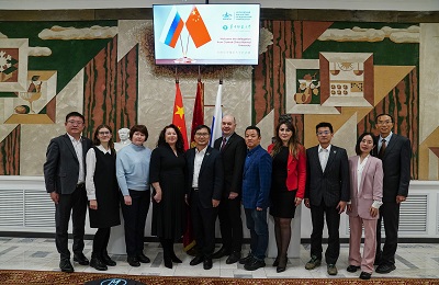 Школа «Дружба» получила поддержку Педагогического университета Центрального Китая