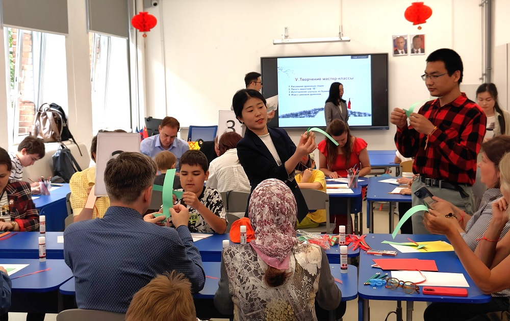 В школе «Дружба» прошел Праздник Дуаньу 